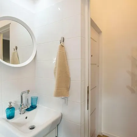 Up * Бухарест