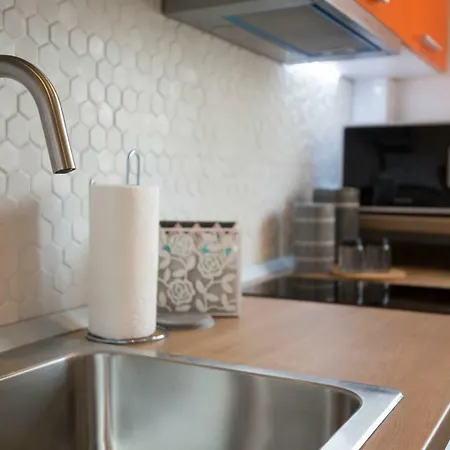 Up * Бухарест